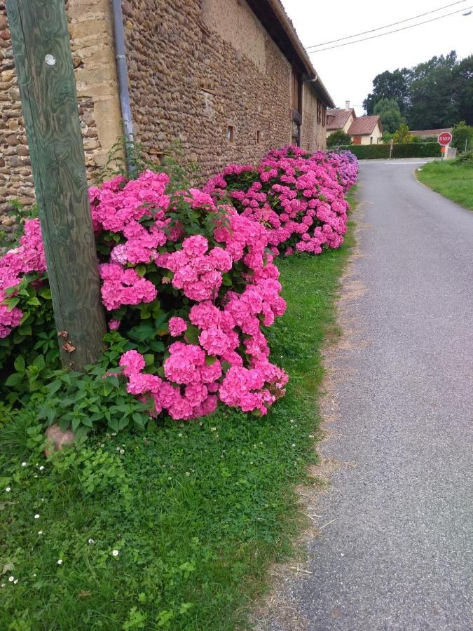 Clos A Malypense Chez Mr Montamat Galan Luaran gambar